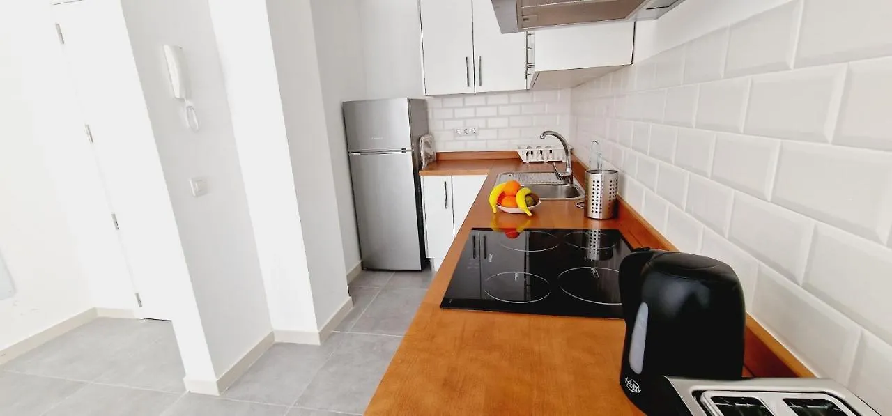 Guía de Isora Apartamentos Playa San Juan & Wifi Free דירה Guía de Isora